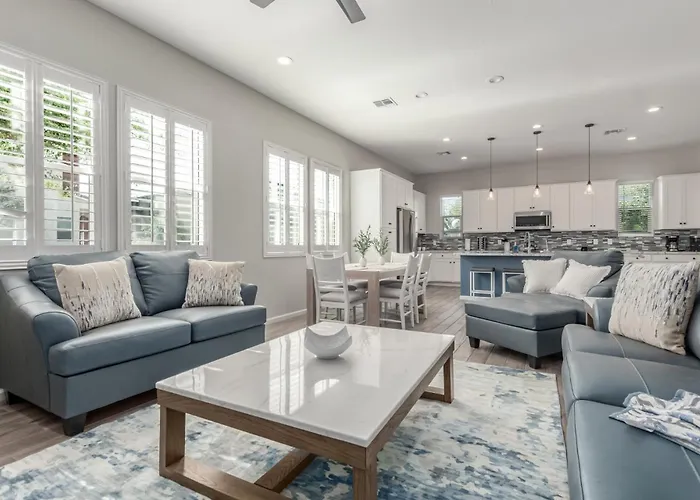 Modern 3br In - Stylish Spacious Family-friendly Holiday home *