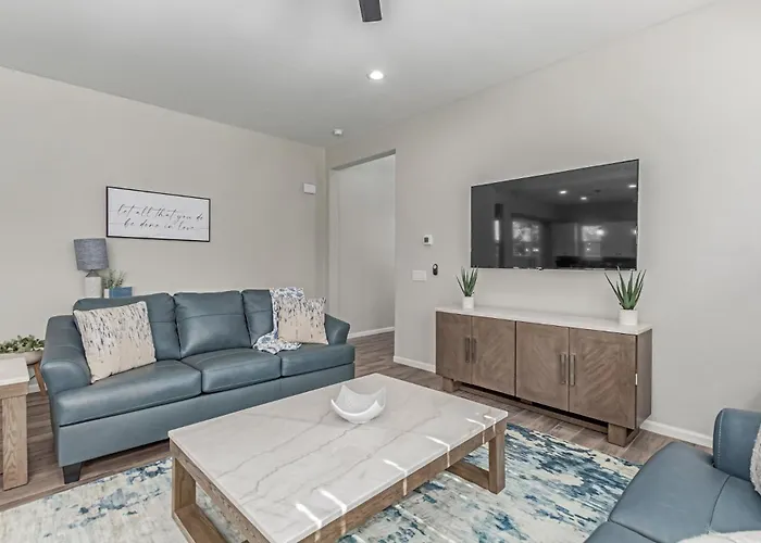 Modern 3br In - Stylish Spacious Family-friendly Holiday home