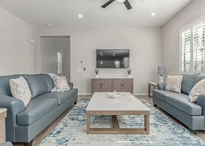 Holiday home Modern 3br In - Stylish Spacious Family-friendly Goodyear