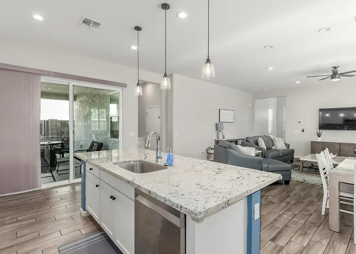 Modern 3br In - Stylish Spacious Family-friendly Holiday home Goodyear