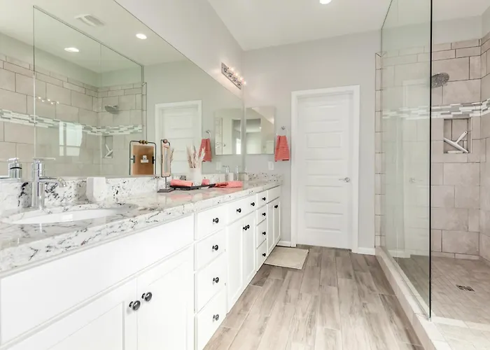 Modern 3br In - Stylish Spacious Family-friendly Holiday home *