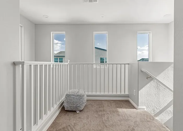 Modern 3br In - Stylish Spacious Family-friendly Holiday home *