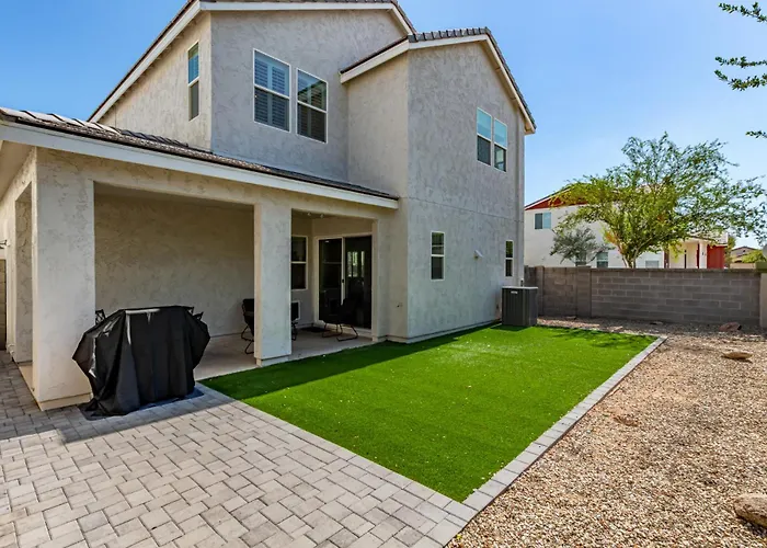 Modern 3br In - Stylish Spacious Family-friendly Holiday home *