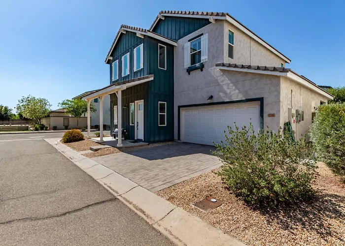 Holiday home Modern 3br In - Stylish Spacious Family-friendly *